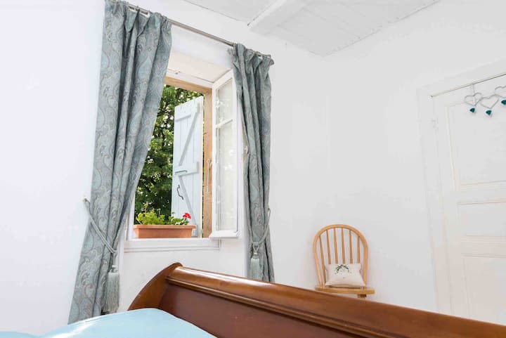 Lovely views down the front garden 