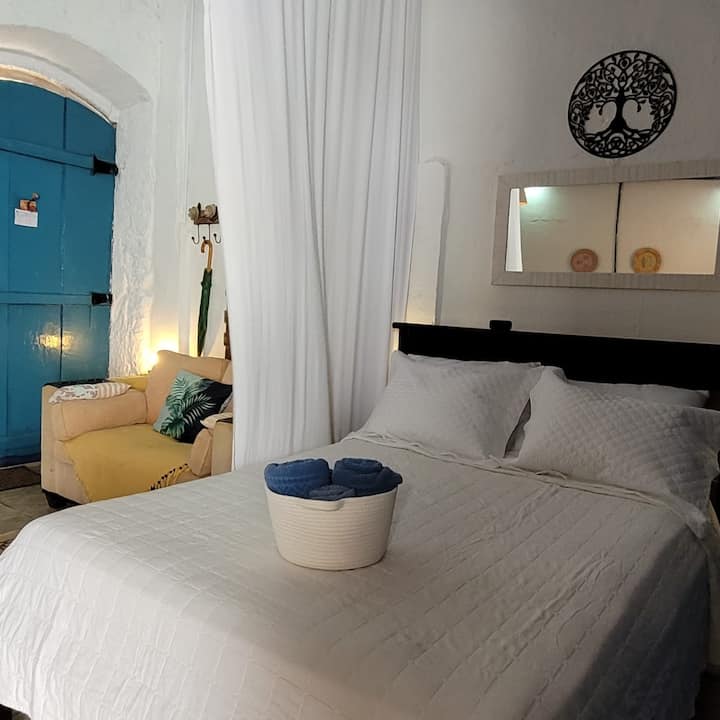 غرفة متكاملة بغرف أخرى 