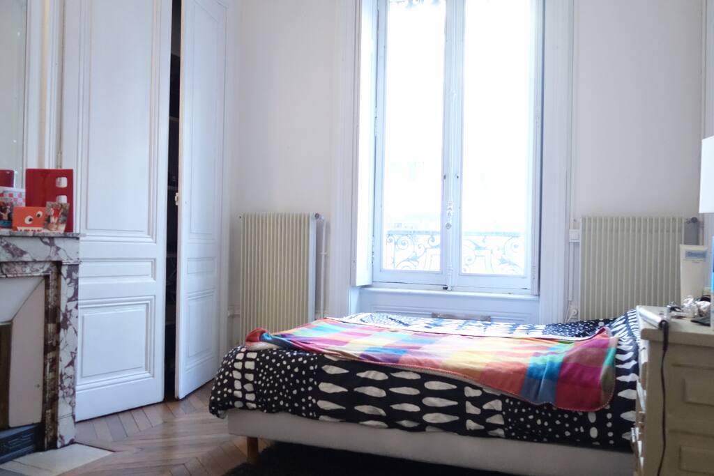 Chambre 1 (parquet + volets électriques)