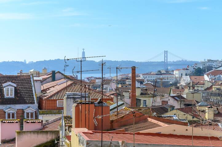 Principe Real Trendy Apt- Great Views City & River gallery image 3