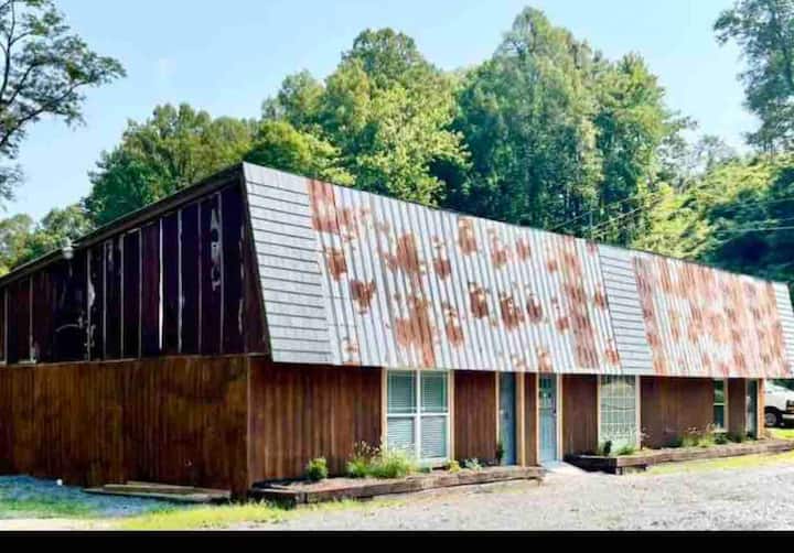 Pinnacle Place ATV Lodge (Unit A) Apartments for Rent in Bluefield, West Virginia, United