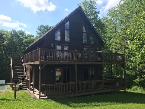 Sleeps 20 Ski In/Out at Highlander 1