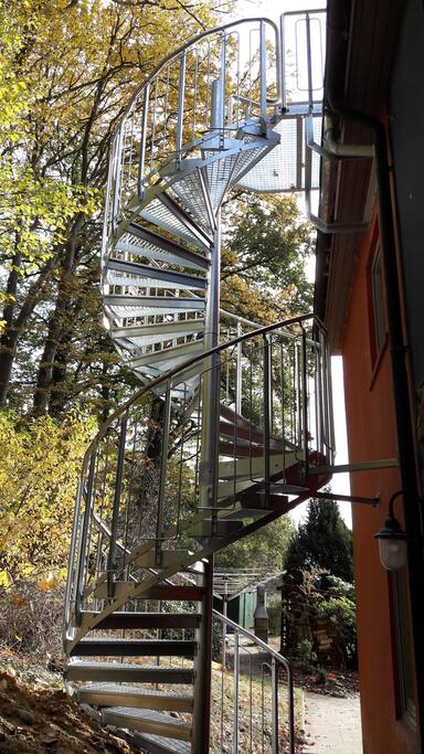 up, up and awy, hoch zum "Atelier"