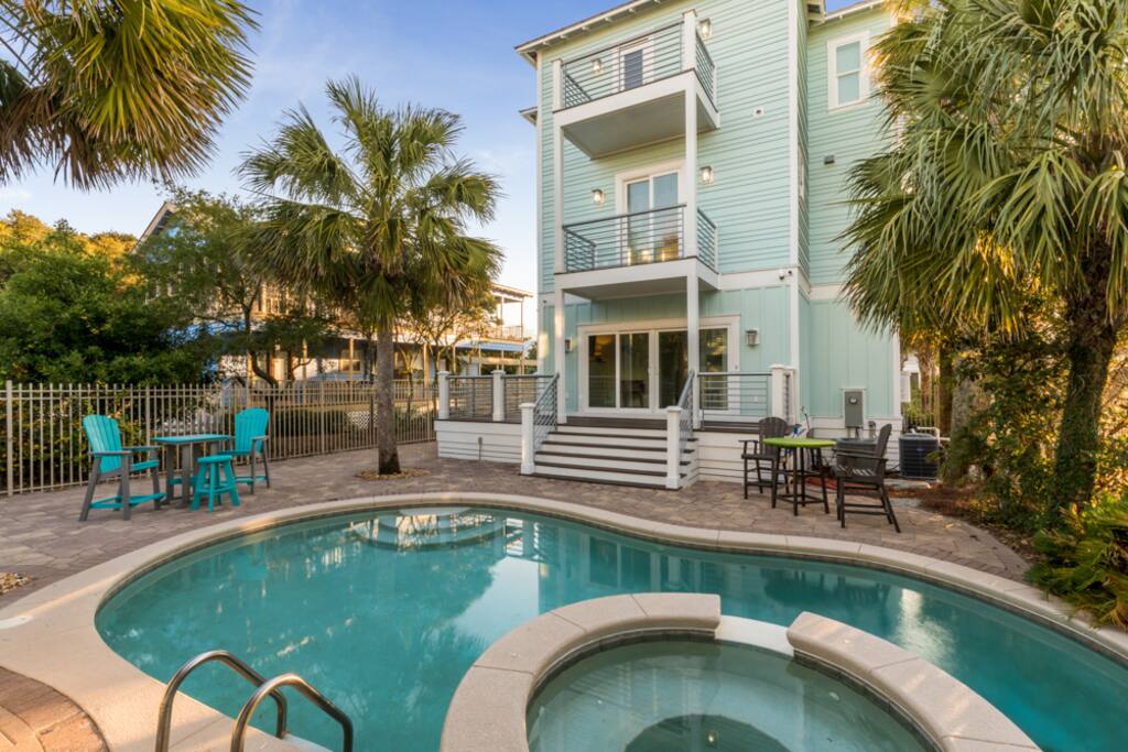 Pool & Jacuzzi