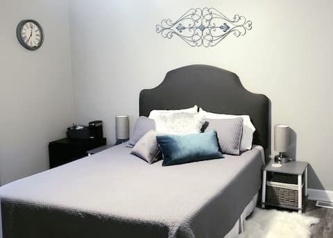 Varner Villa Room #2-New, clean relaxation!!