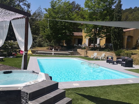 Large 180 m2 villa in the countryside, 25 km from Bandol