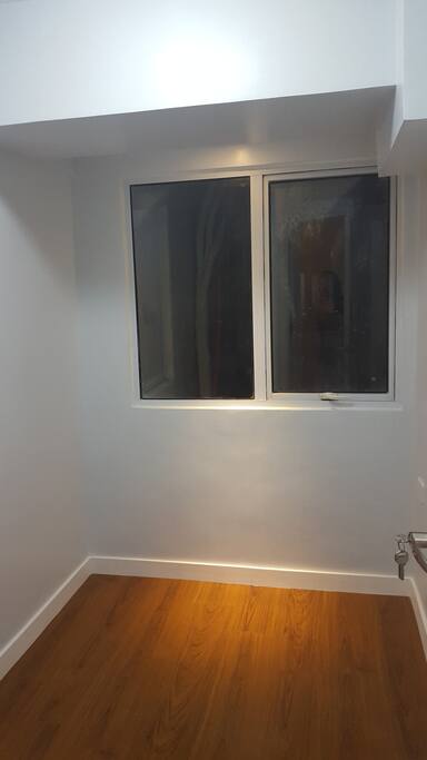 Extra bedroom/Maid's room/Storage room