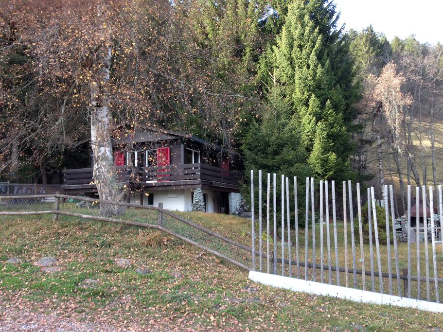 Chalet dirkt an der Bergbahn und doch ganz allein