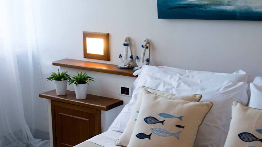 Exclusive villa with swimming pool on the sea gallery image 5