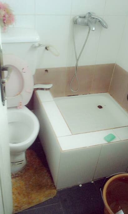 Private washroom with regular waterflow