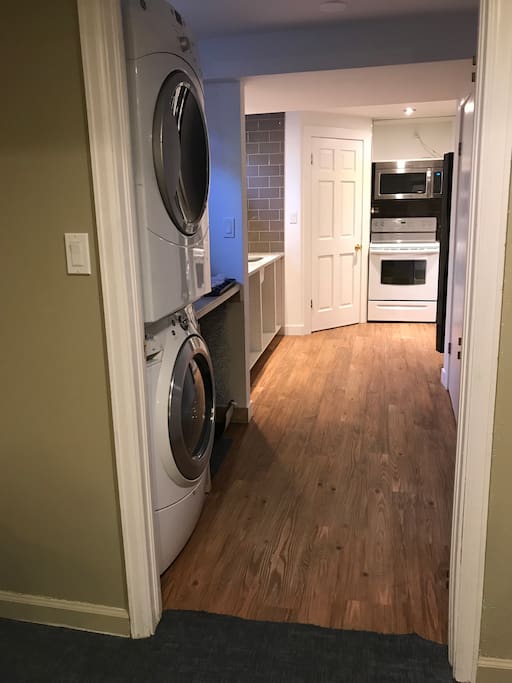 Washer/ dryer and full kitchen