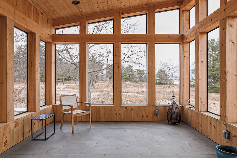 A modern beach house on Grand Traverse Bay, Northport, Michigan, United States, photo 8 of 10
