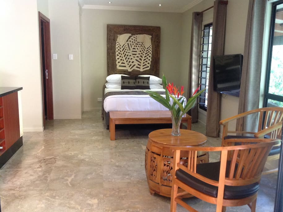 Queen bed with marble floor and limestone carving
