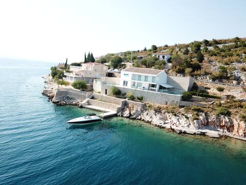Villa Basthel with swimming pool, Jacuzzi and sauna .
