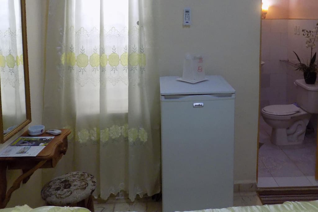 Habitación matrimonial con baño privado
