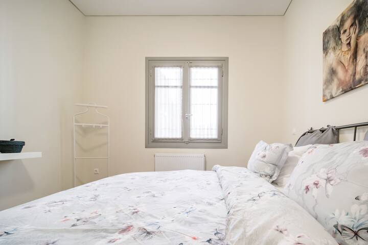 Urban Chic Home with Cityscape Vistas gallery image 4