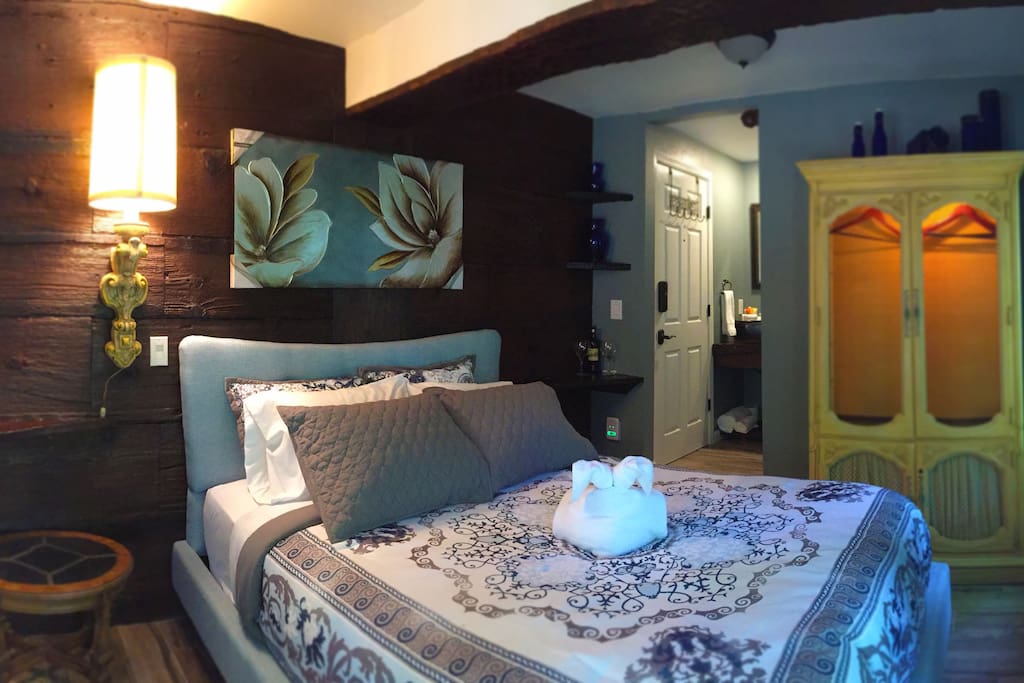 Falling Water Room with Queen Bed & Private Bathroom and Balcony