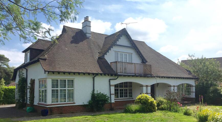 Near beach, ground floor bedroom, virtual ensuite.