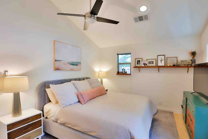 Central/East Downtown 3 bed 1.5 bath house