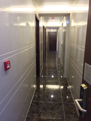 Room5) Two single bed & private washroom