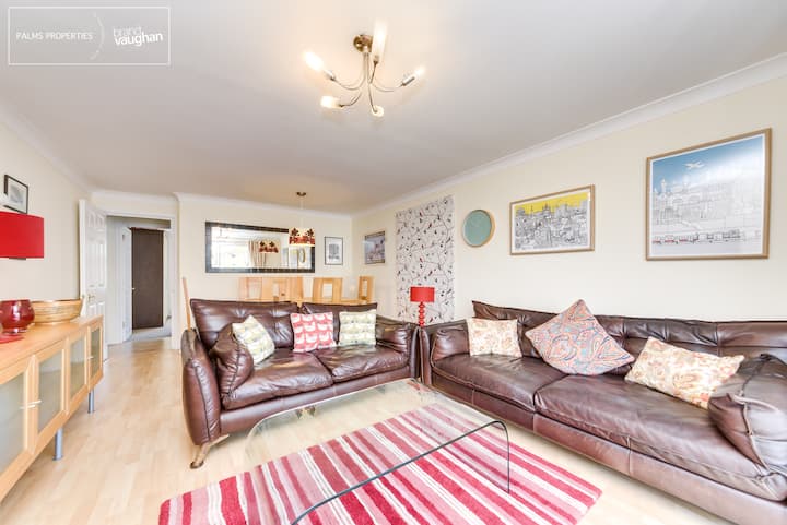 Bright Two Bed Flat With Lagoon Balcony Views - Brighton Marina