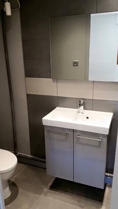 Petite Salle-De-Bain qui vous permettra d'être mieux que a l'hôtel
