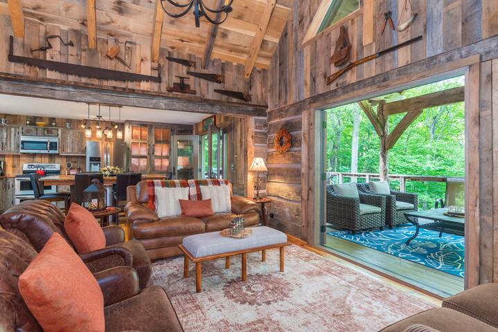 The Woodland House Mountain Retreat gallery image 4