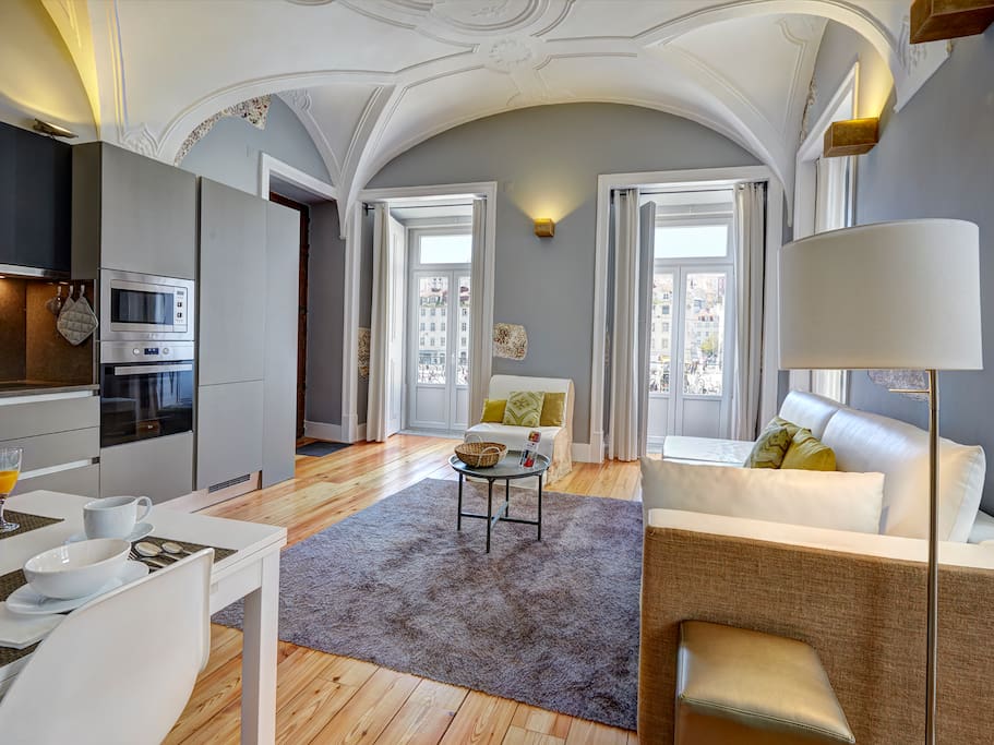 Living and Dinning Room: full of light!