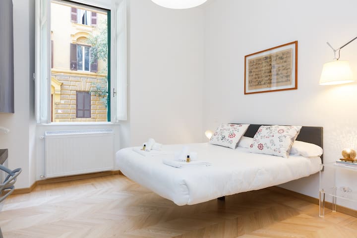 iRomeSuites Luxury Apartment in the heart of Rome