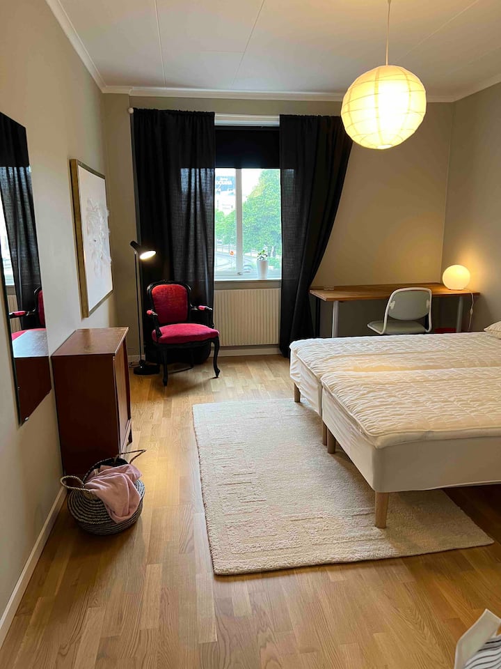 The large bed room with lots of space and a desk for e.g. working from home.