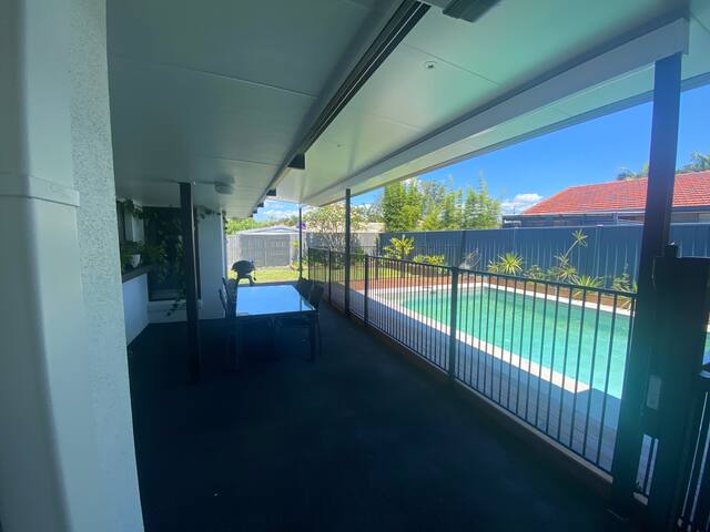 Entire house for families Mooloolaba Oasis gallery image 4