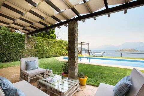 Idyllic SCORPIOBAY Villa | pool, private beach