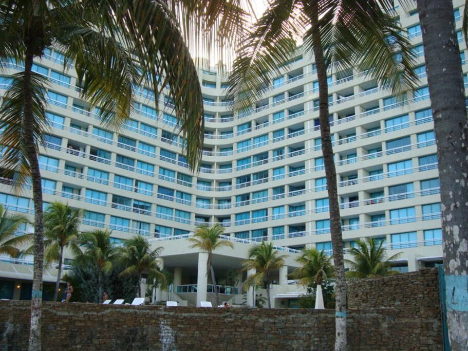 VISTA FRONTAL DEL EDIFICIO