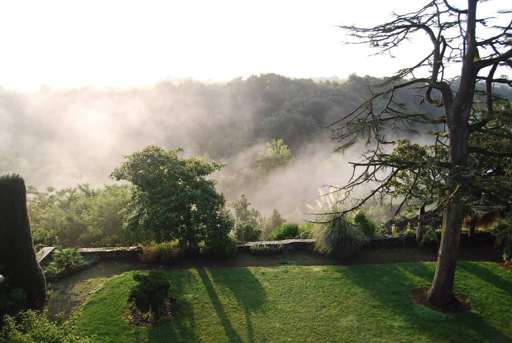 vue sur le coteau au printemps