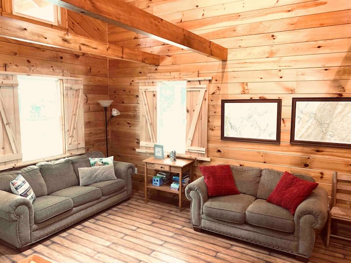 Hiwassee Lodging Cabins for Rent in Calhoun, Tennessee, United States