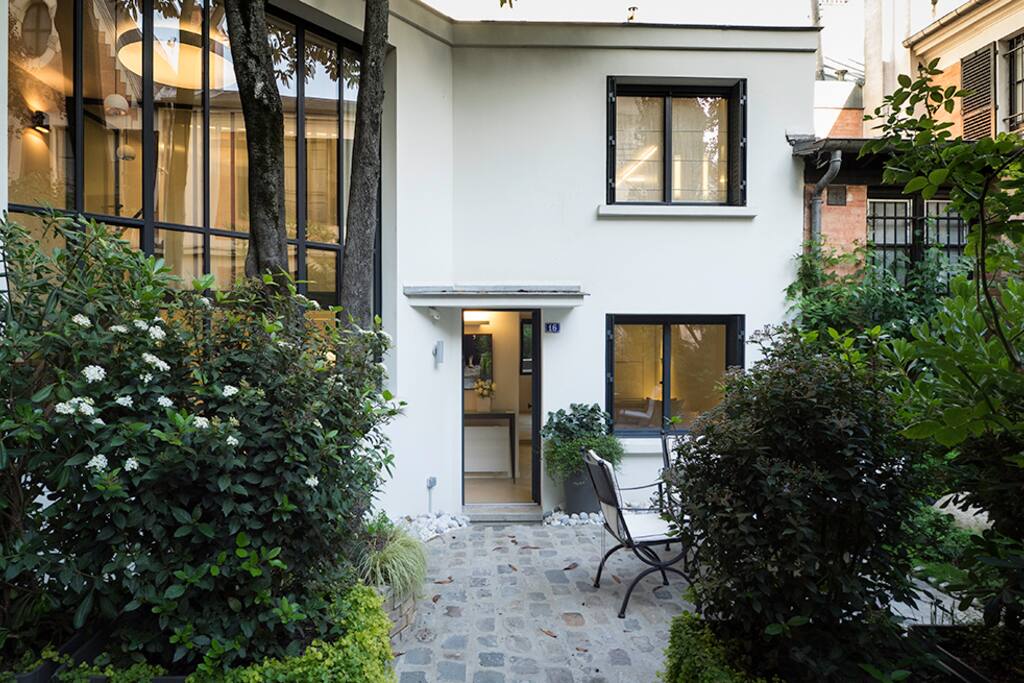 all rooms overlook the garden and are west facing