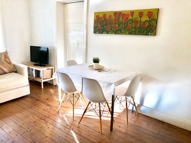 Kostenlose Parkplätze und 3 min Fußweg zum Strand!