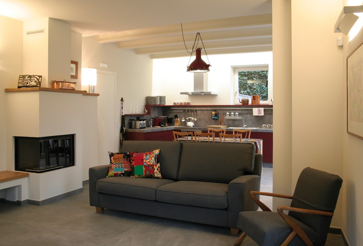 Annonce Airbnb populaire: "La Commisseria" new house in nature -private pool à Salò