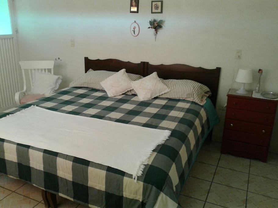 Recámara principal, con cama king size