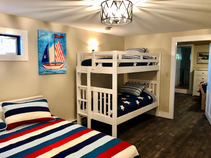 Втора спалня с двойно легло и двуетажни легла