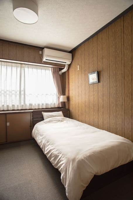 洋室(シングル)
Western-style room(1 person)