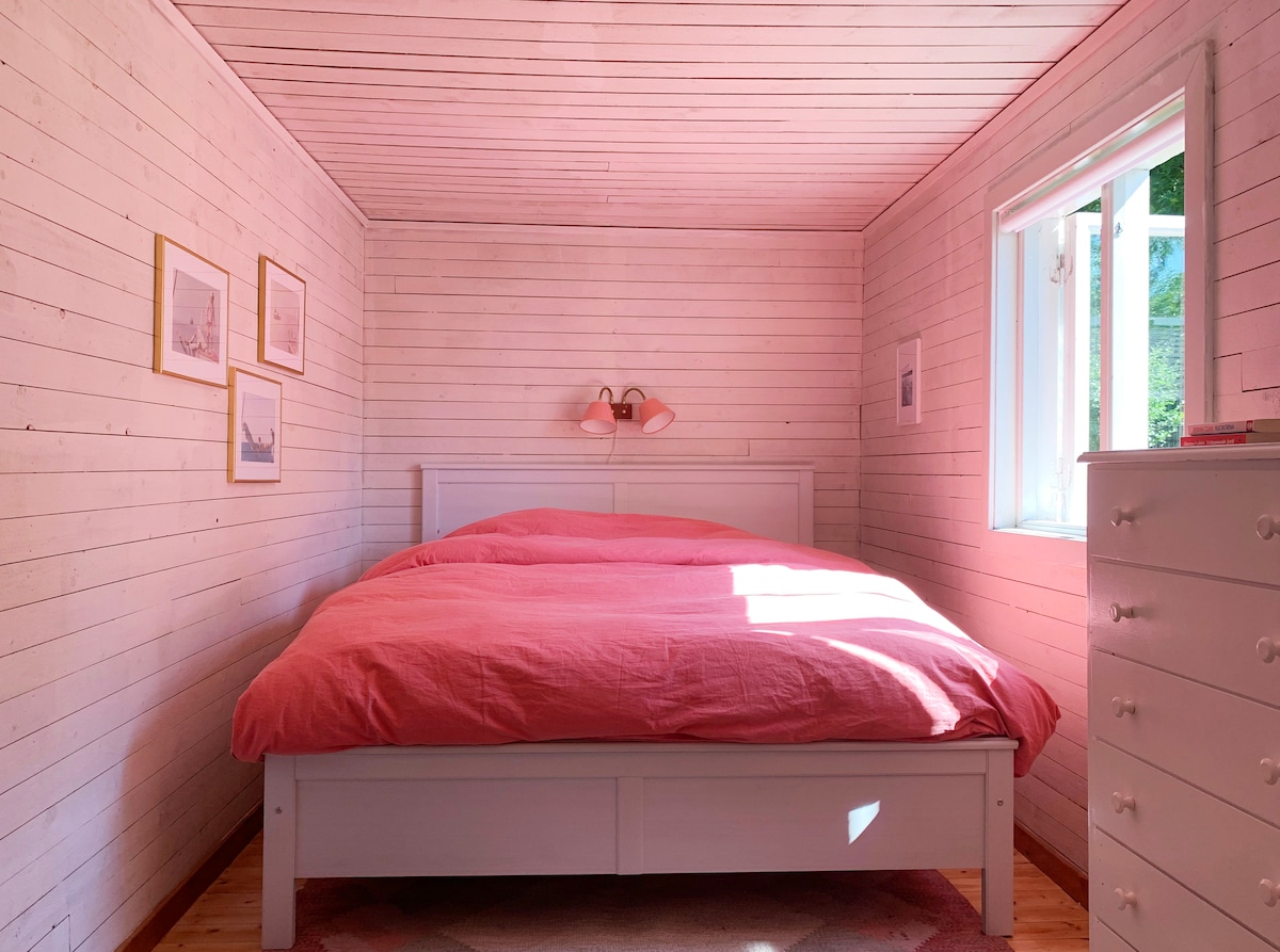 Bedroom no 1: 1 Bed W:160 cm