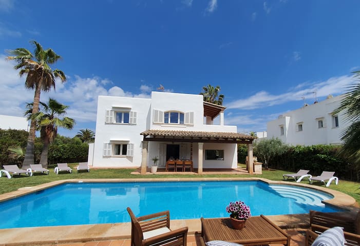 Villa en Cala D’or con piscina amplio jardin 8 pax