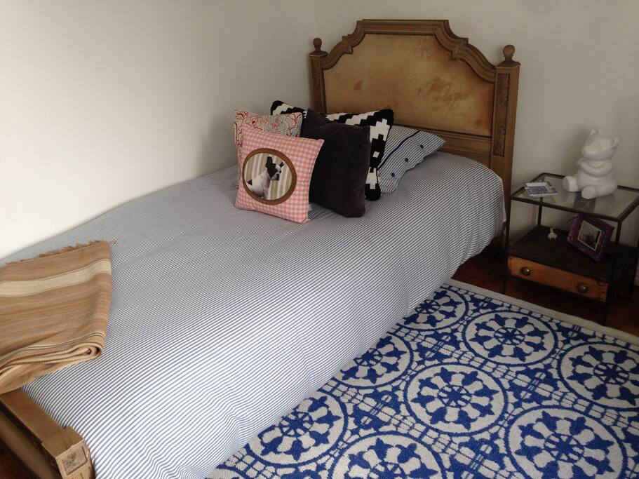 silenciosa y iluminada habitación