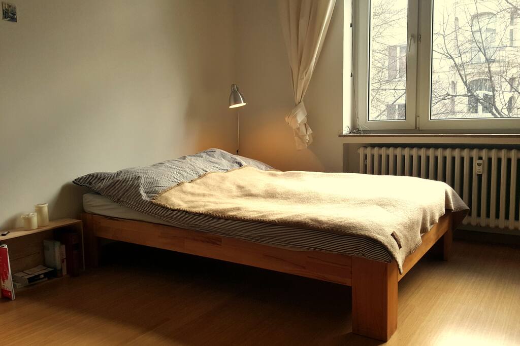 Schlafzimmer / Bedroom
