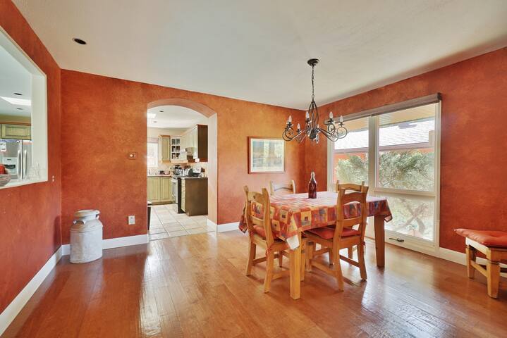 Pets Pool Hot Tub Sauna – Santa Fe Style Retreat! gallery image 5