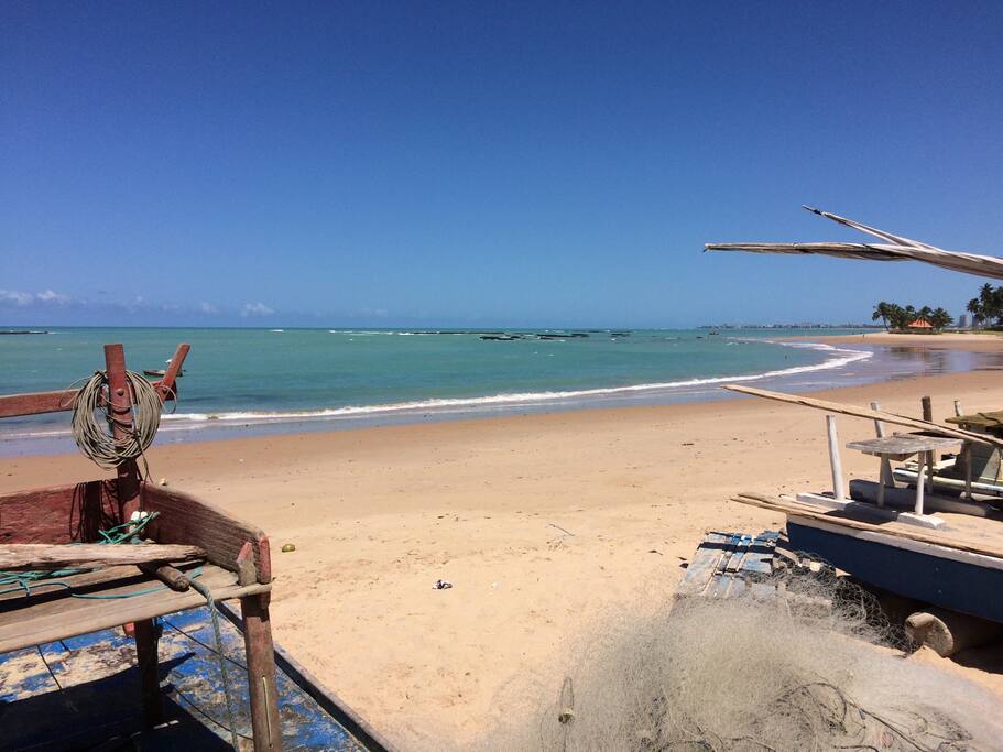 Praia em frente à casa. Perfeita para caminhada