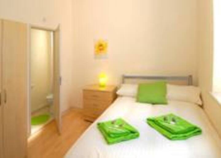 Zbog bolesti COVID-19 ne stavljamo na raspolaganje ručnike, prostirke za kupaonicu ni toaletne potrepštine 