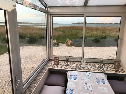 Small house with your feet in the Bay of Kernic