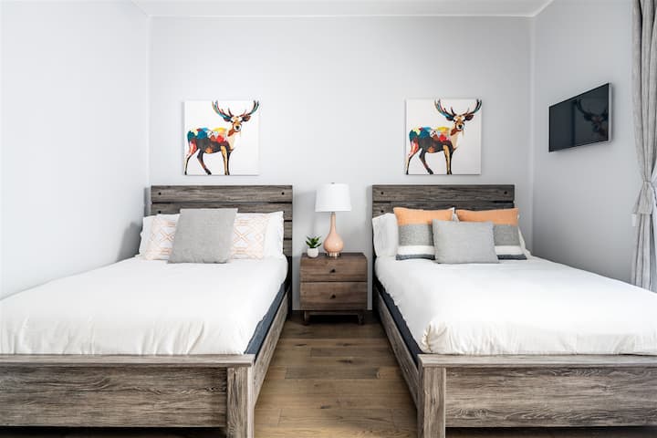 Dormitorio 3 con dos camas completas: sábanas de calidad lavadas profesionalmente entre huéspedes